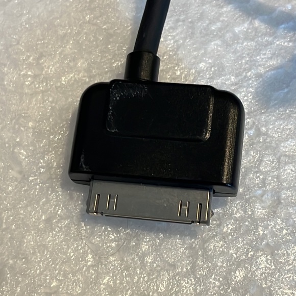 Scosche Composite A/V Cable-30 pin adapter cables - Picture 2 of 6